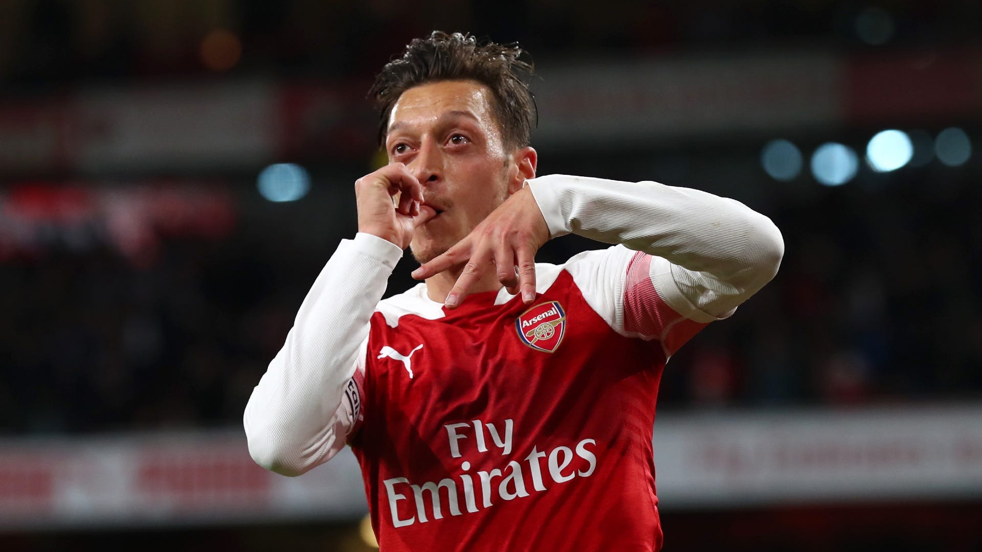 Mesut Ozil: Hành Trình từ Gelsenkirchen đến Ngôi Sao Bóng Đá Thế Giới