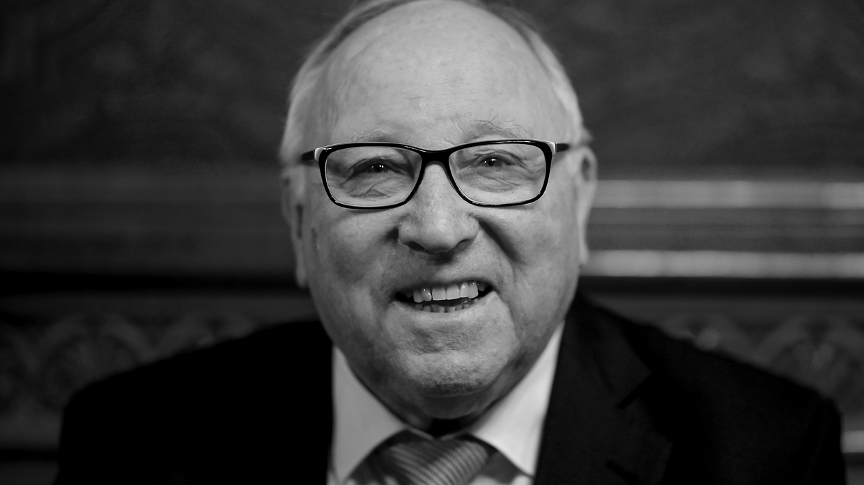 Tiểu Sử Huyền Thoại Bóng Đá Uwe Seeler: Danh Thủ Đức Và Dấu Ấn Không Phai