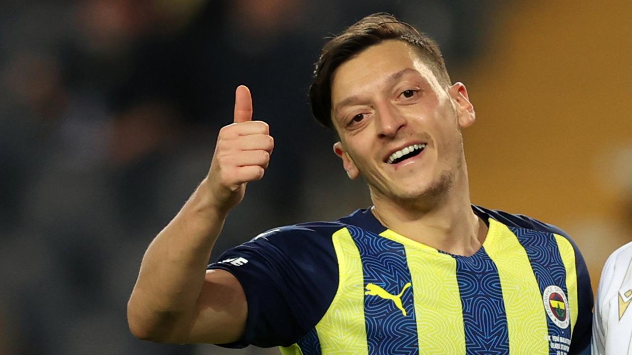 Sự Thất Vọng của Mesut Ozil tại Fenerbahce và Bước Chuyển Nghiệp Quan Trọng Tiếp Theo